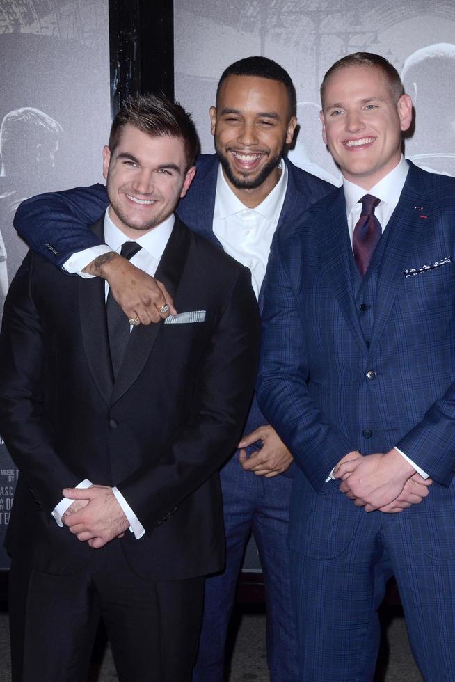 los angeles 5 feb, alec skarlatos, anthony sadler, spencer stone vid världspremiären 15,17 till paris i warner brothers studio den 5 februari 2018 i burbank, ca. foto