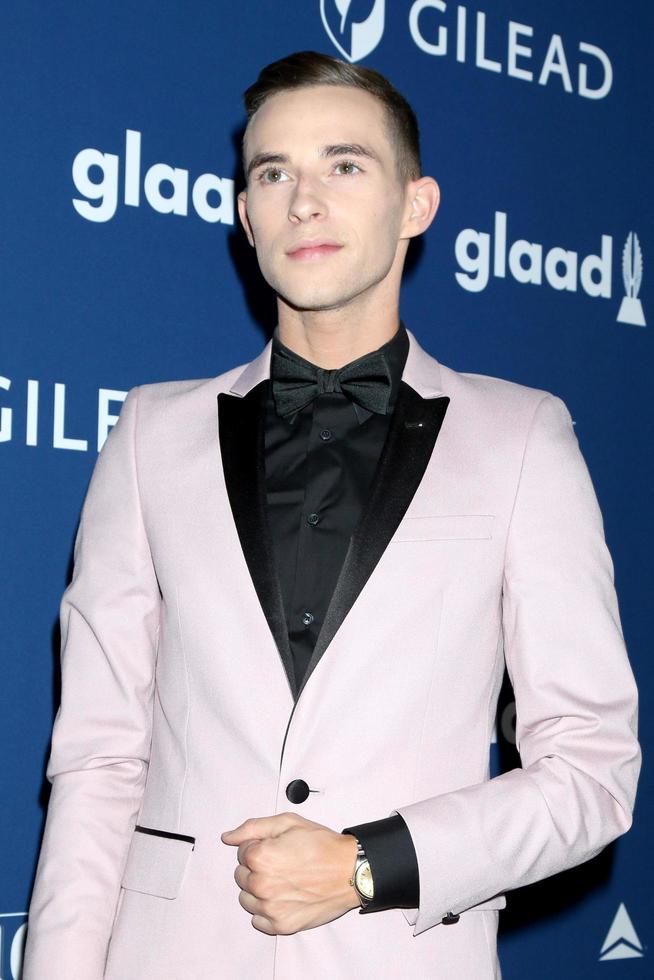 los angeles 12 april, adam rippon på glaad media awards los angeles på beverly hilton hotel den 12 april 2018 i beverly hills, ca foto