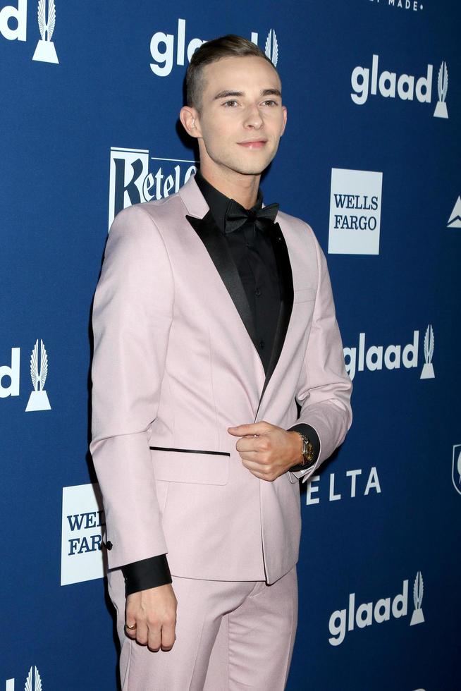 los angeles 12 april, adam rippon på glaad media awards los angeles på beverly hilton hotel den 12 april 2018 i beverly hills, ca foto