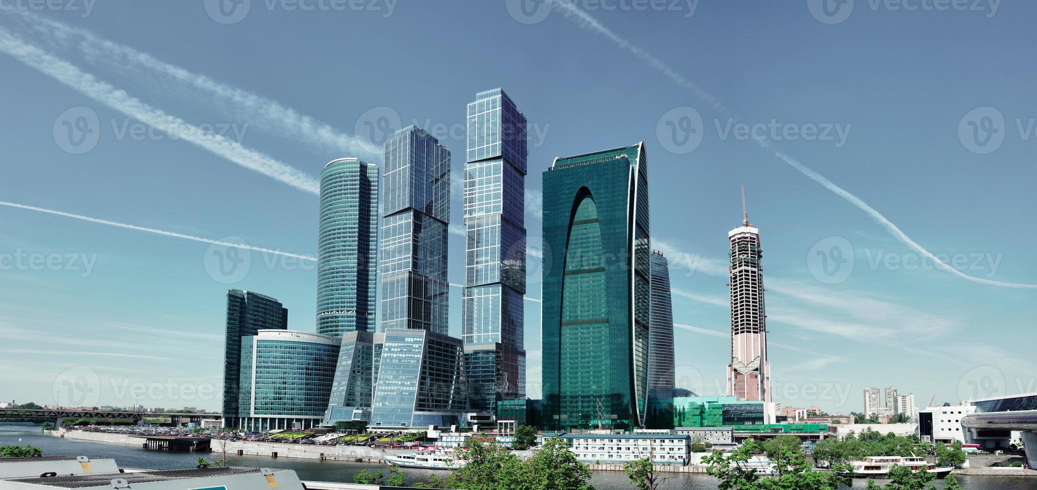 moderna skyskrapor i Moskva foto