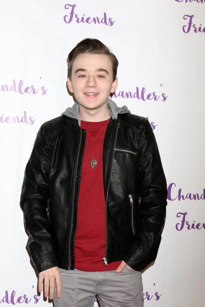 los angeles, 10 dec - benjamin stockham på chandlers friends toy drive och inslagningsfest på los angeles ballet academy den 10 december 2017 i los angeles, ca. foto