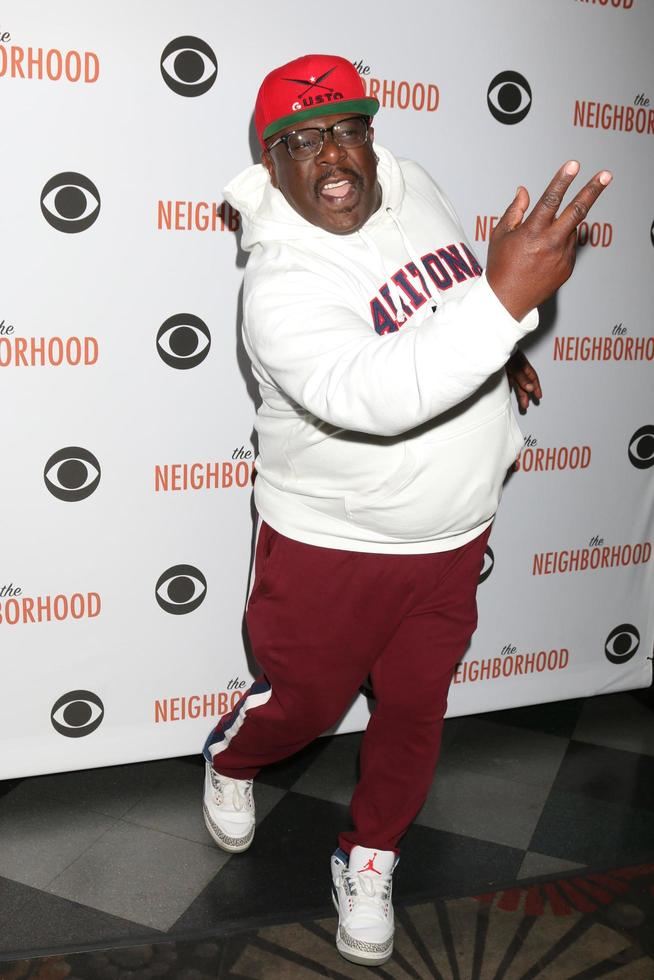 los angeles, 18 nov - cedric the entertainer at the neighbohood firar välkommen till bowlingavsnittet på pinz bowlinghall den 18 november 2019 i studio city, ca. foto