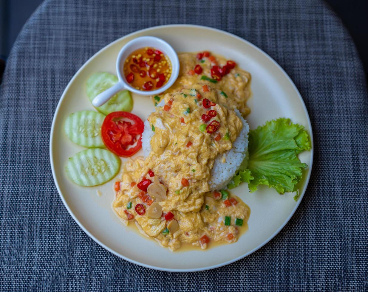 kycklingägg, thailändsk lunchmeny foto