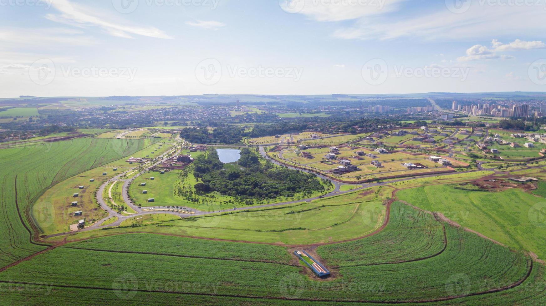 Flygbild över kvarteret olhos dagua i ribeirao preto foto