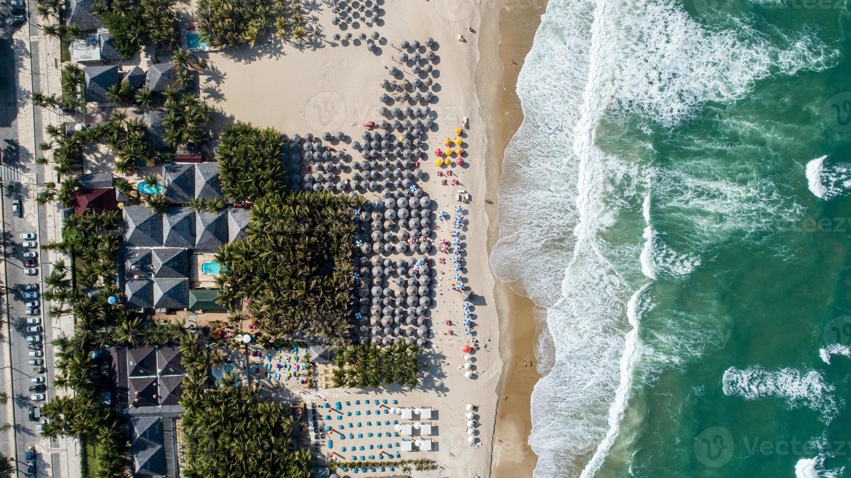 Flygfoto över den tropiska stranden Praia do Futuro. foto