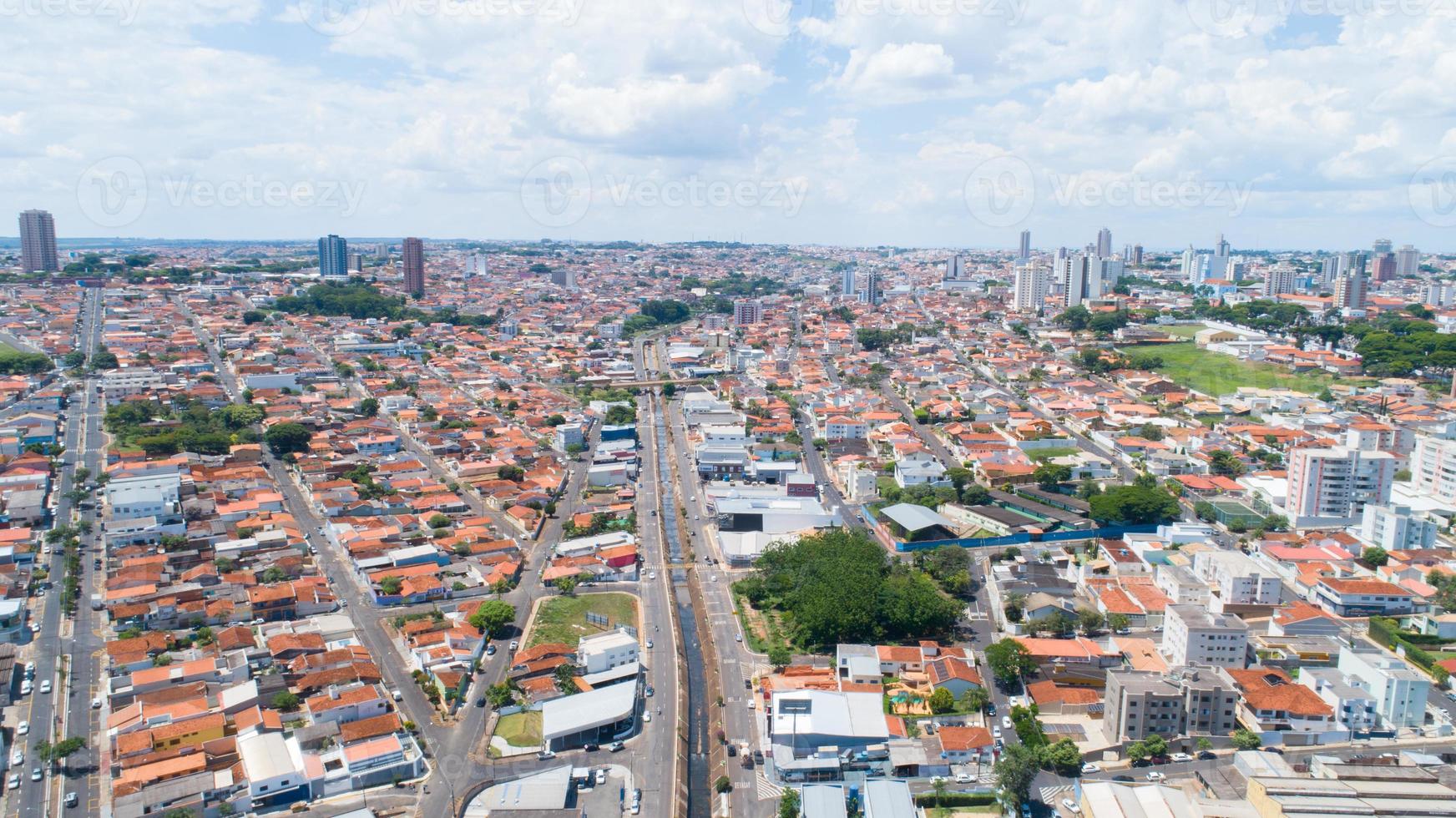 Flygfoto över franca city, moderkyrkan. Brasilien. foto