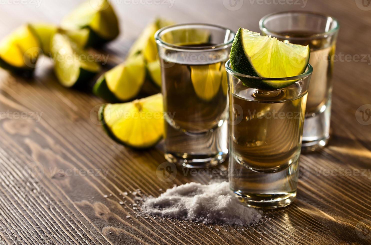 tequila med salt och lime foto