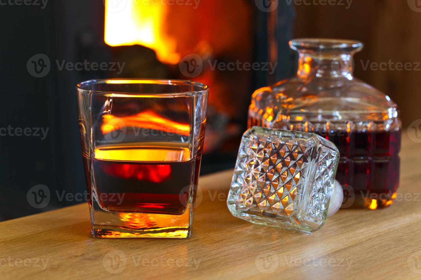 glas med whisky foto