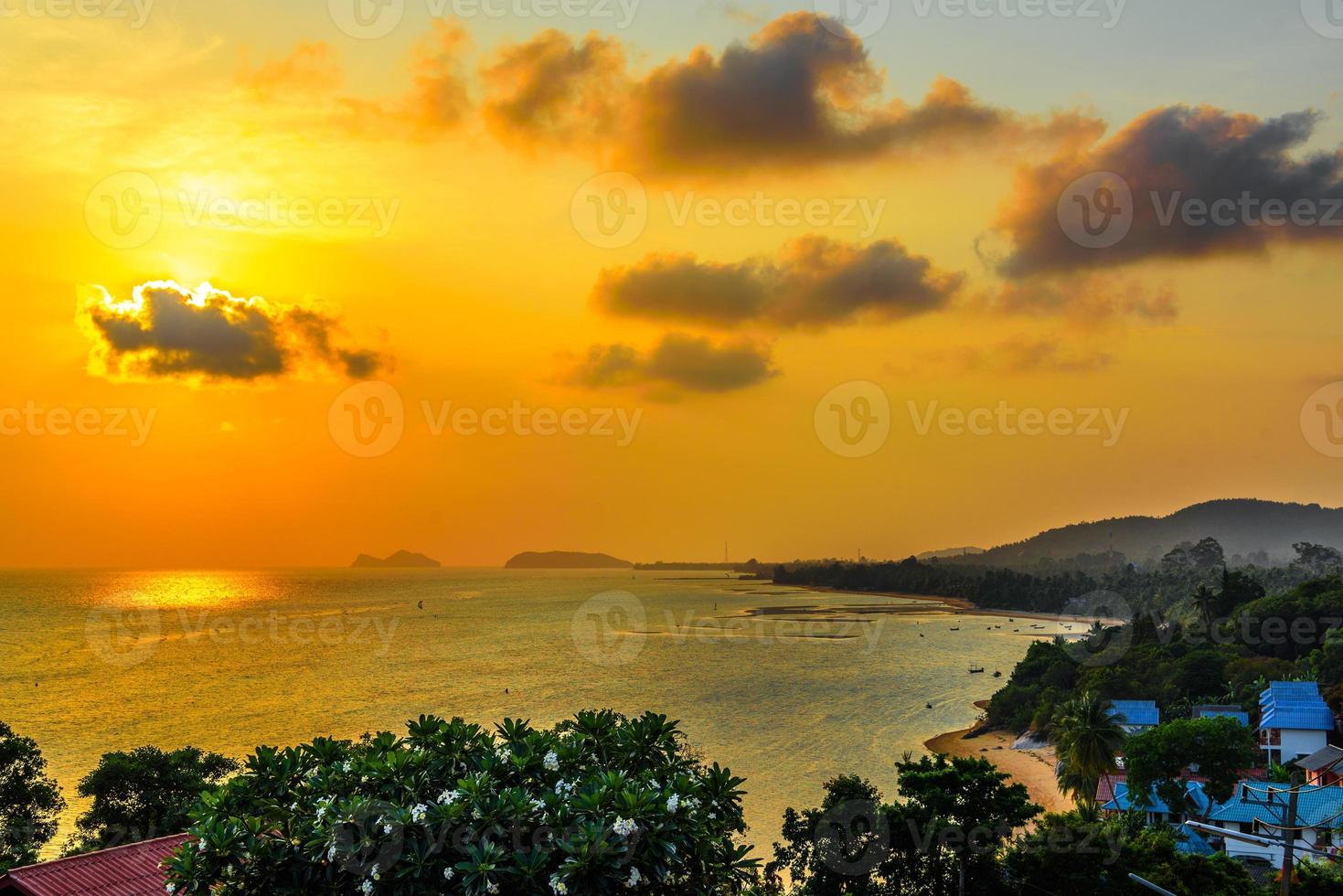 vacker fairy solnedgång på koh phangan island, suratthani, thaila foto