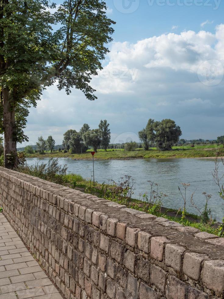 zutphen vid floden ijssel i Nederländerna foto