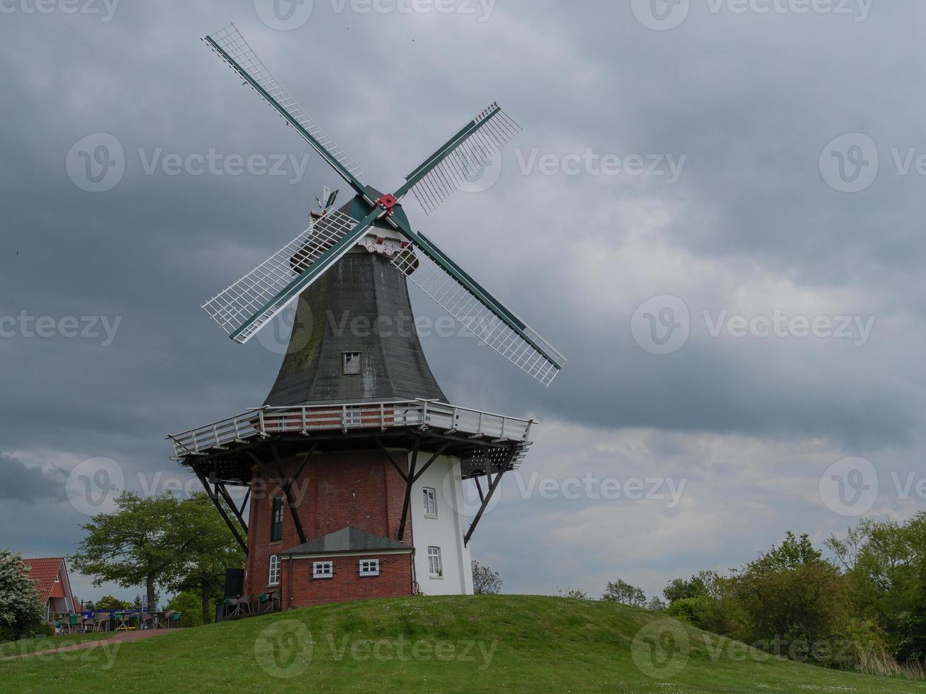 hamnen i greetsiel i tyskland foto