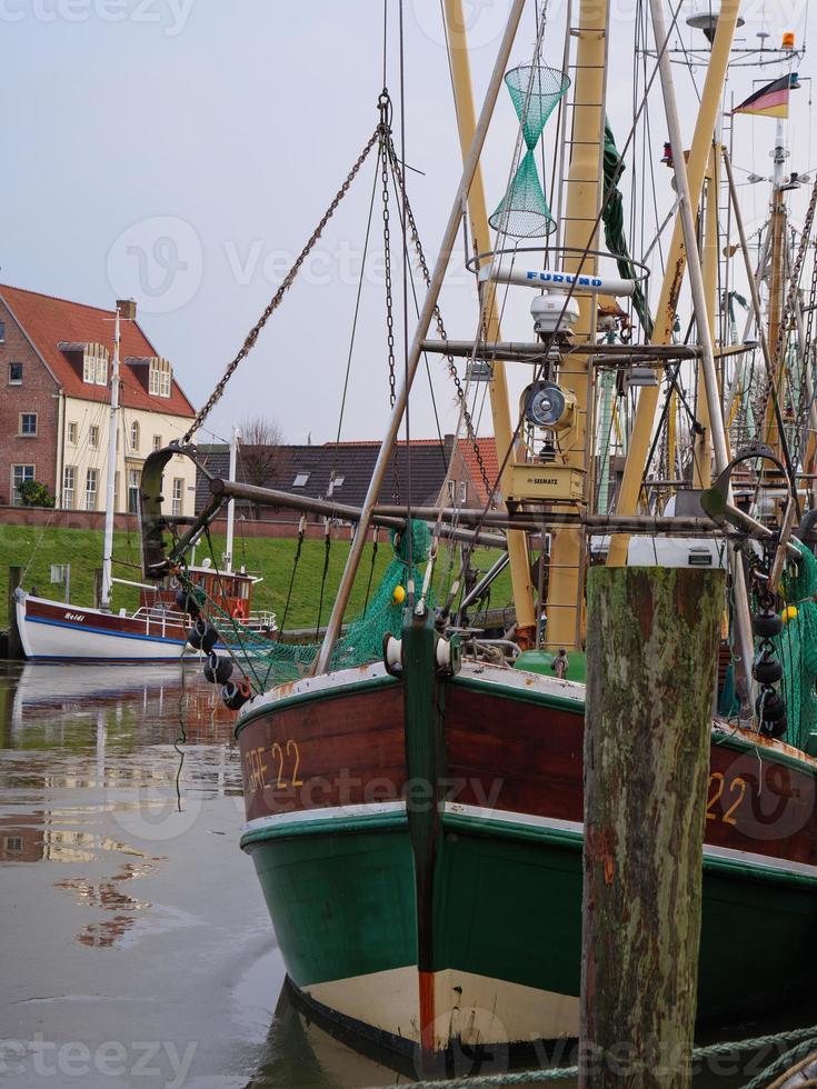 greetsiel vid den tyska nordsjökusten foto