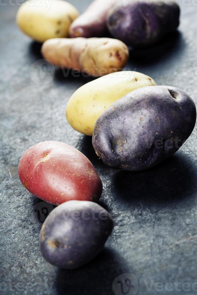 rå potatis foto