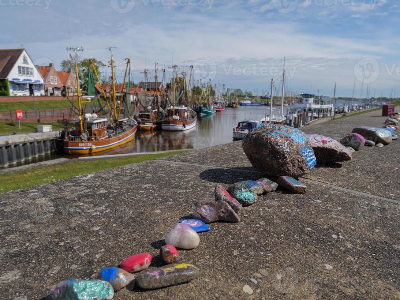 hamnen i greetsiel i tyskland foto