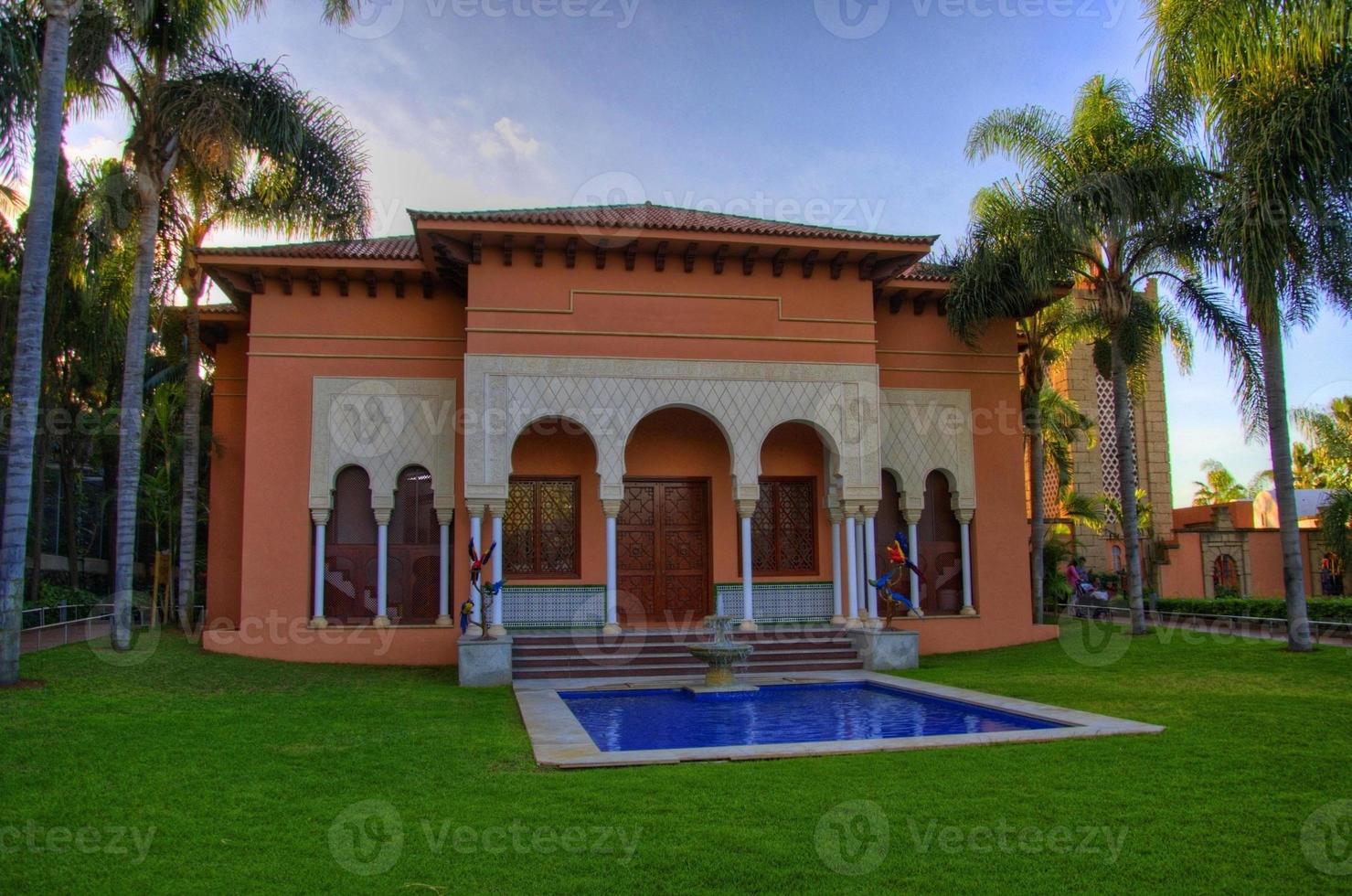 pool framför huset, teneriffa, kanariska öarna foto