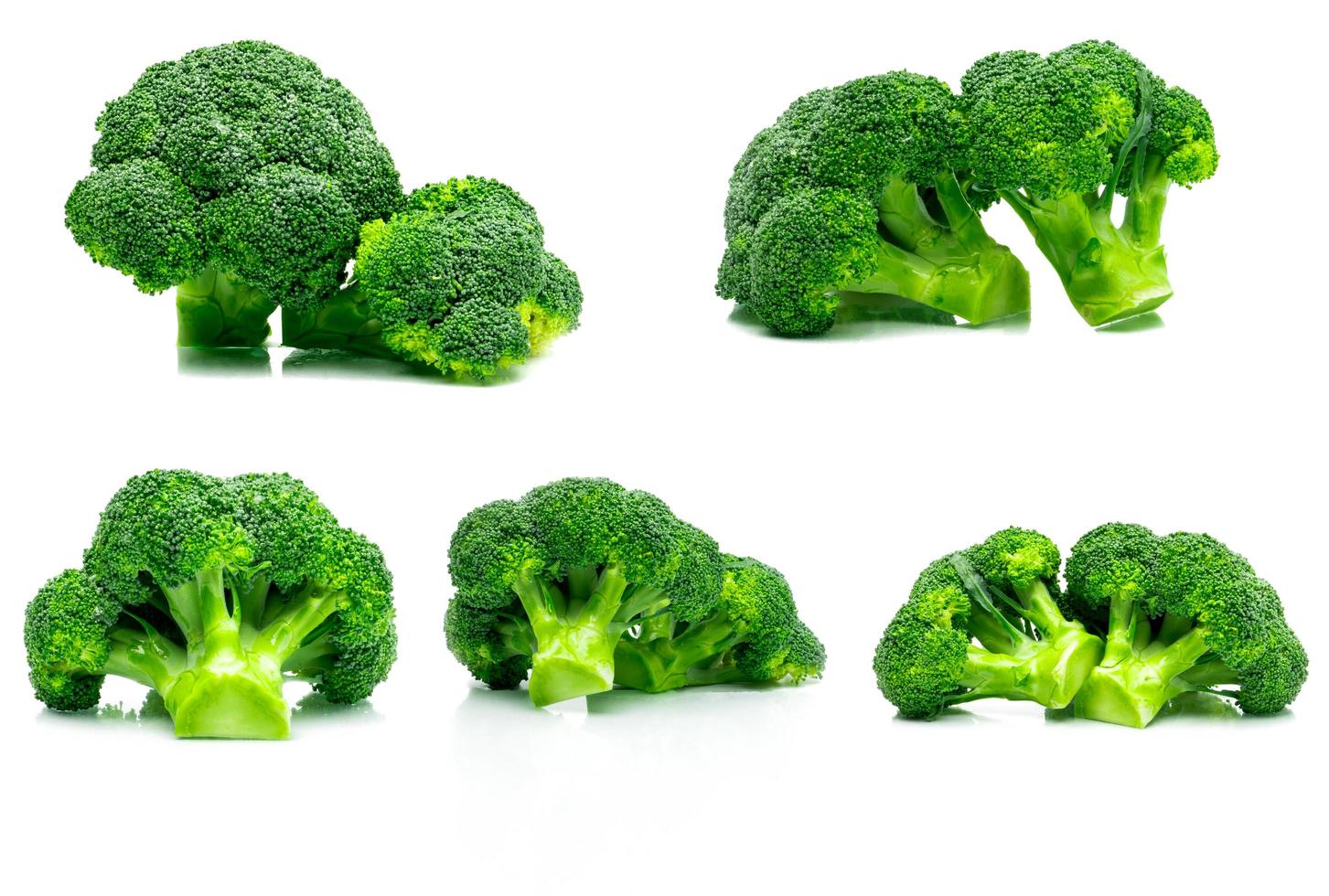 uppsättning grön broccoli brassica oleracea. grönsaker naturlig källa till betakaroten, vitamin c, vitamin k, fiber mat, folat. färsk broccoli kål isolerad på vit bakgrund. foto