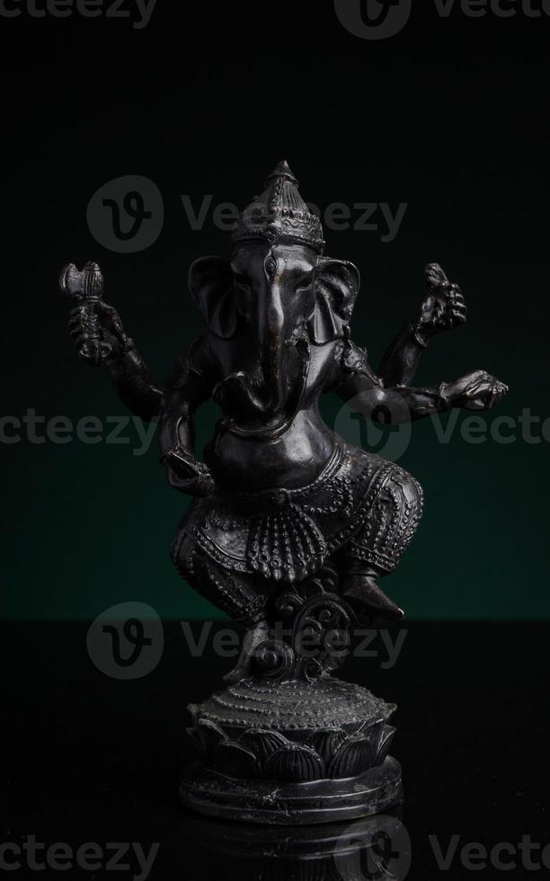 staty av den hinduiska guden ganesha foto