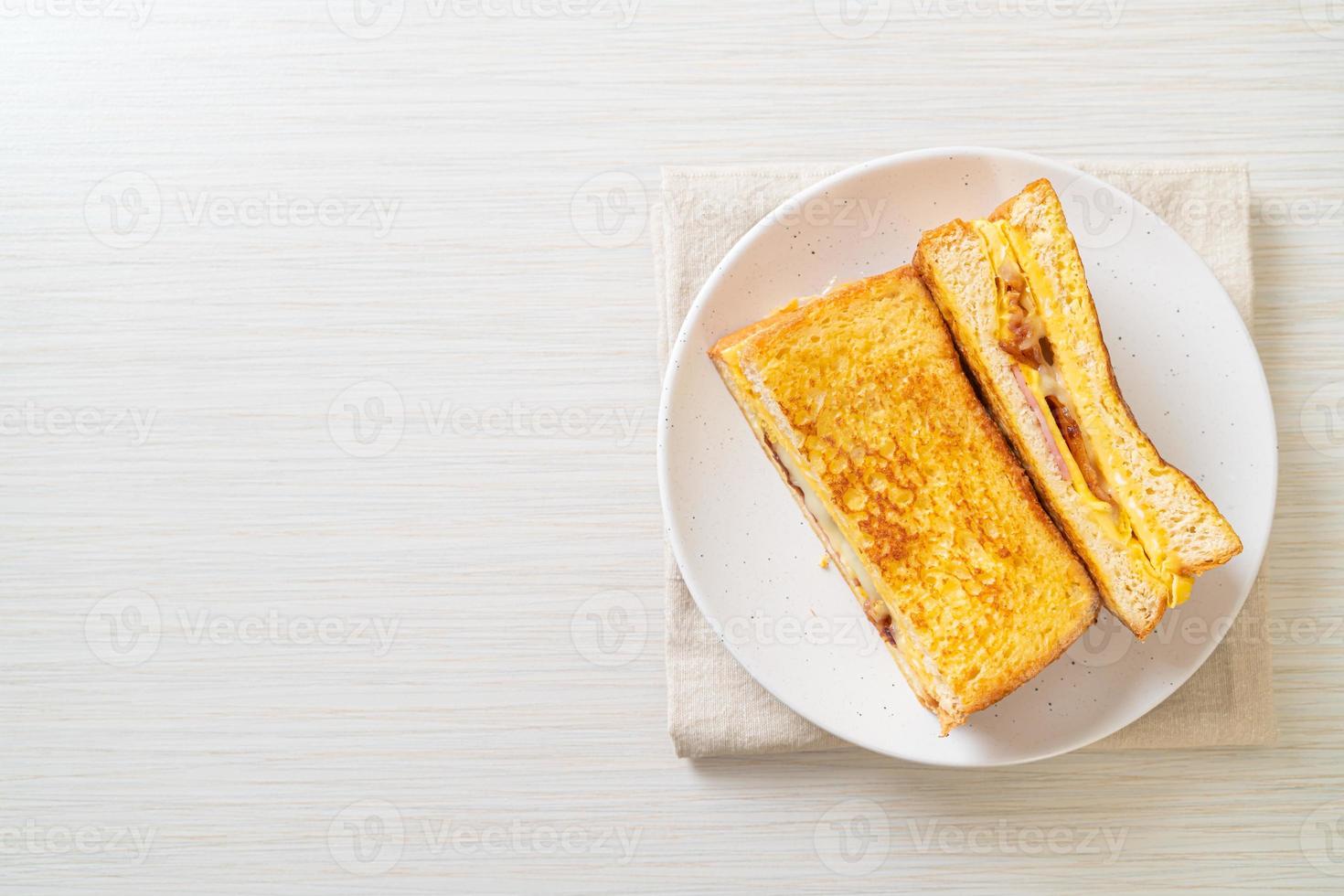 fransk toast skinka bacon ost smörgås foto