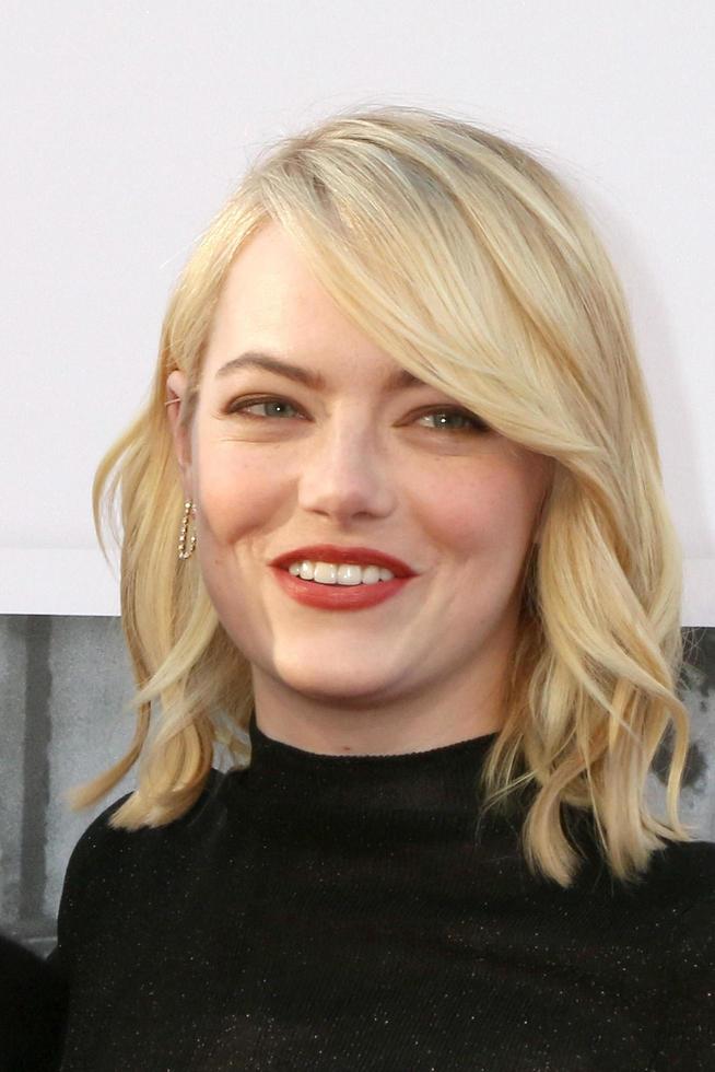 los angeles, 8 juni - Emma stone vid American Film Institutes Lifetime Achievement Award till Diane Keaton på Dolby Theatre den 8 juni 2017 i Los Angeles, ca. foto