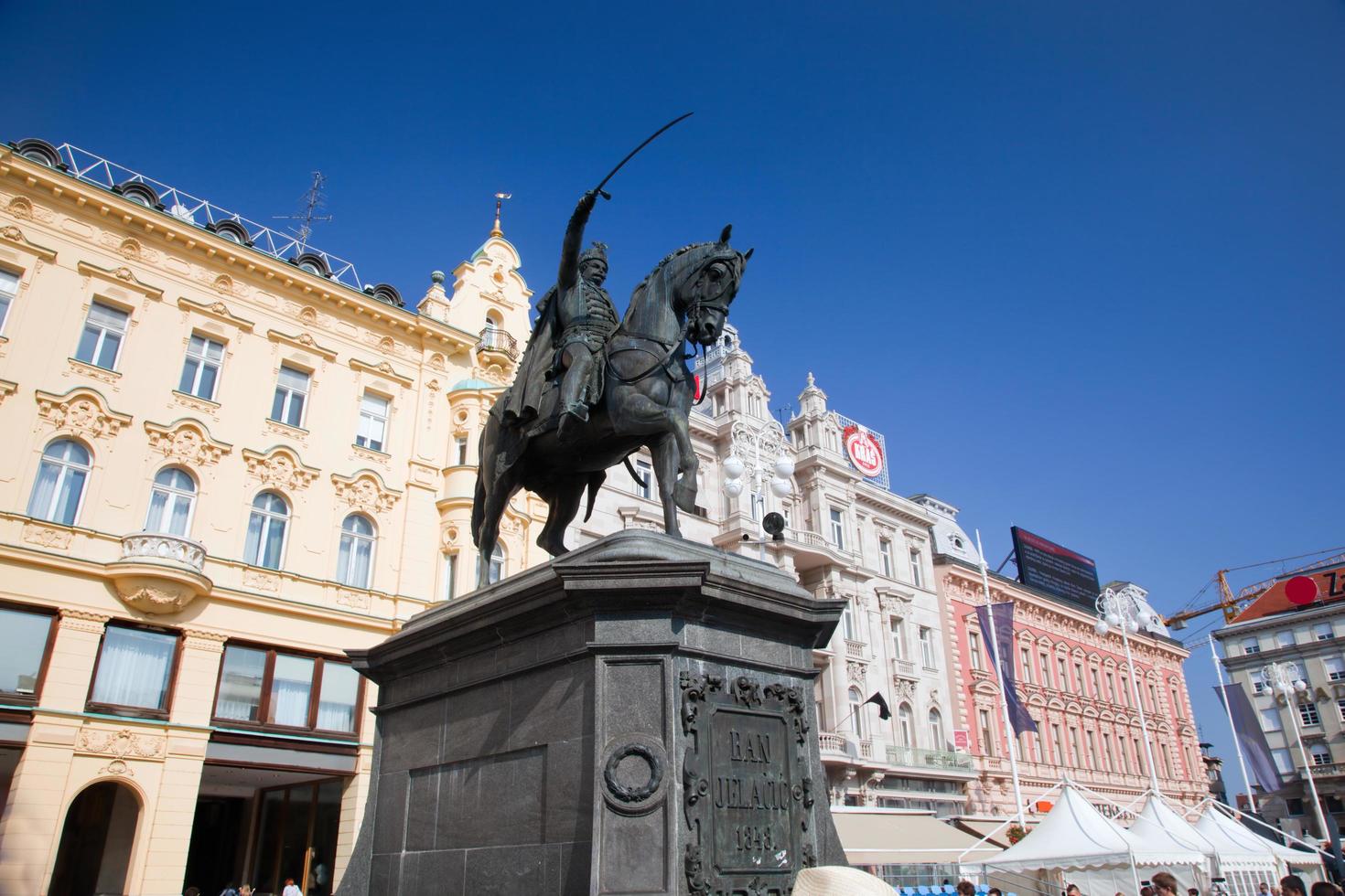 zagreb, kroatien, 2022 - förbjud jelacic staty foto