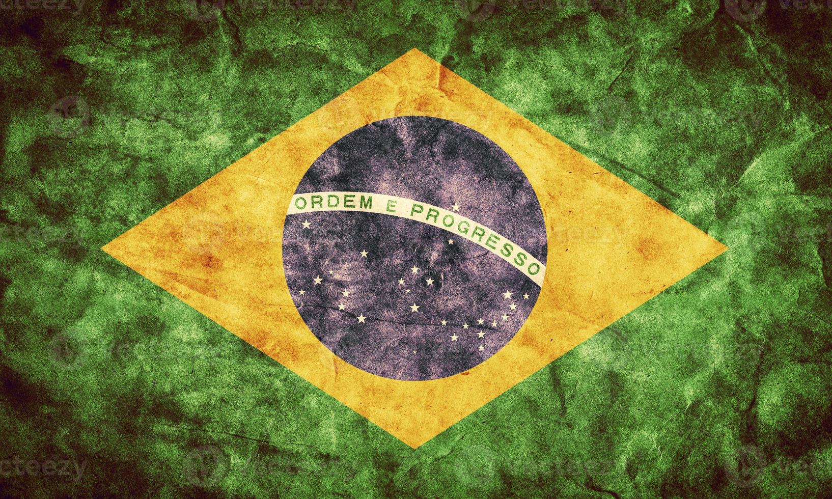 Brasiliens grunge flagga. föremål från min vintage retroflaggorsamling foto