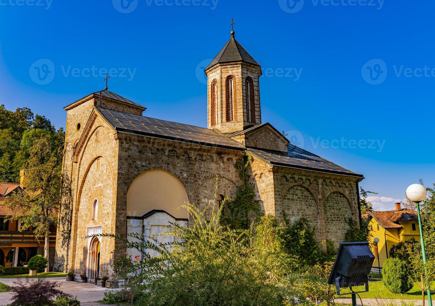 raca kloster nära bajina basta i serbien foto