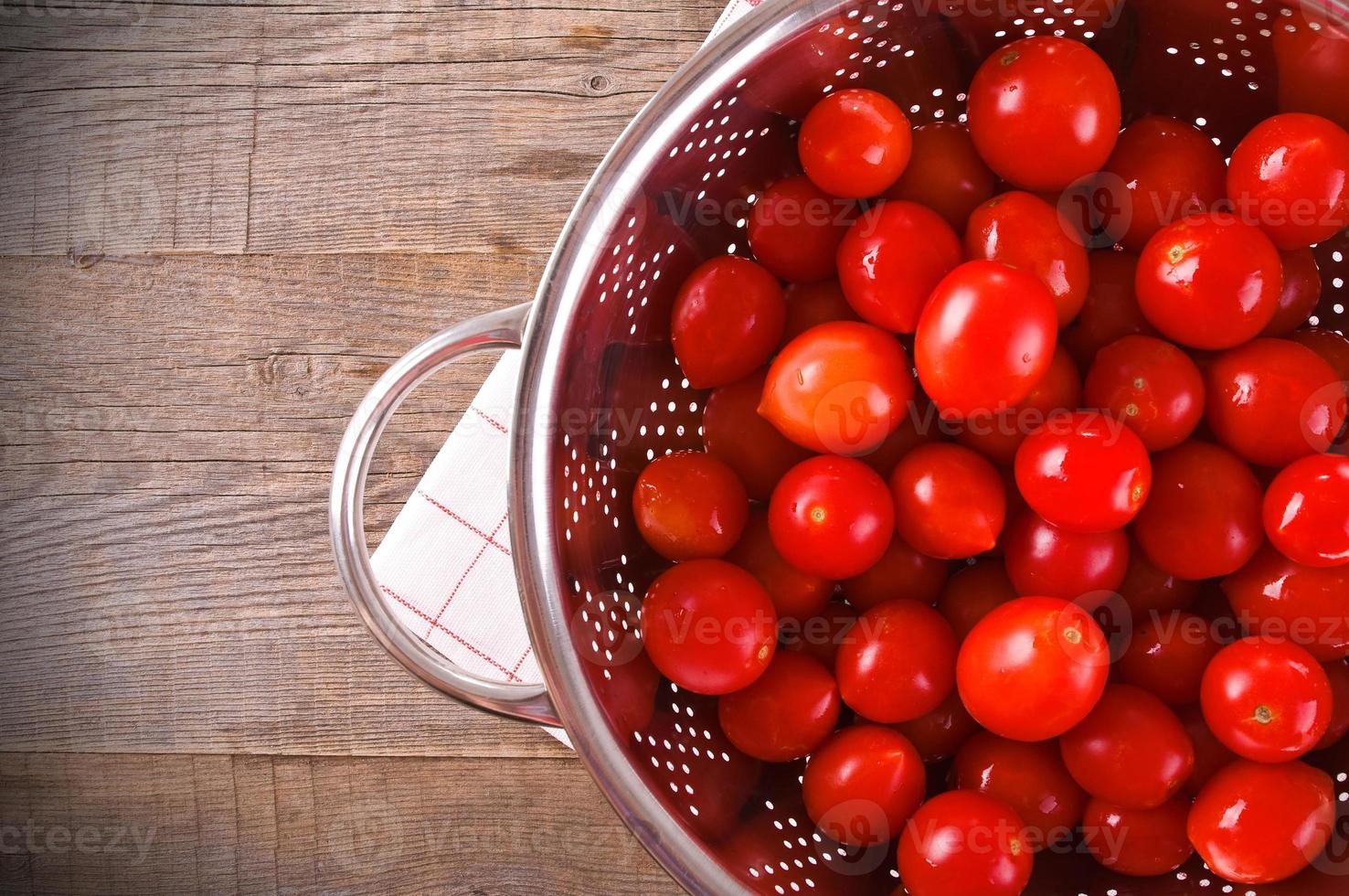 tomater i durkslag. foto