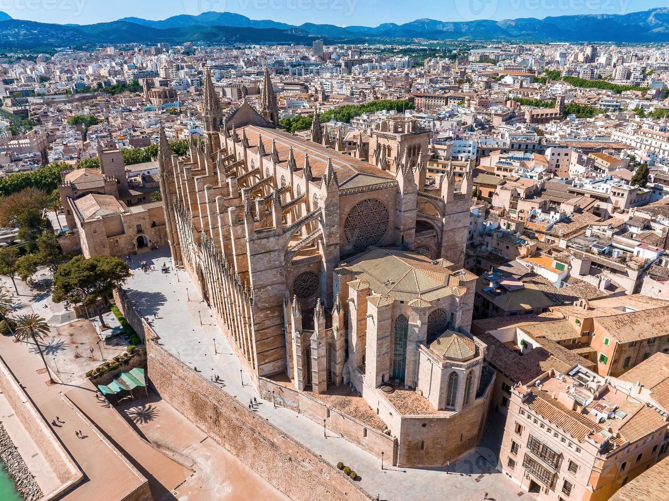 gotisk medeltida katedral i palma de mallorca i Spanien foto