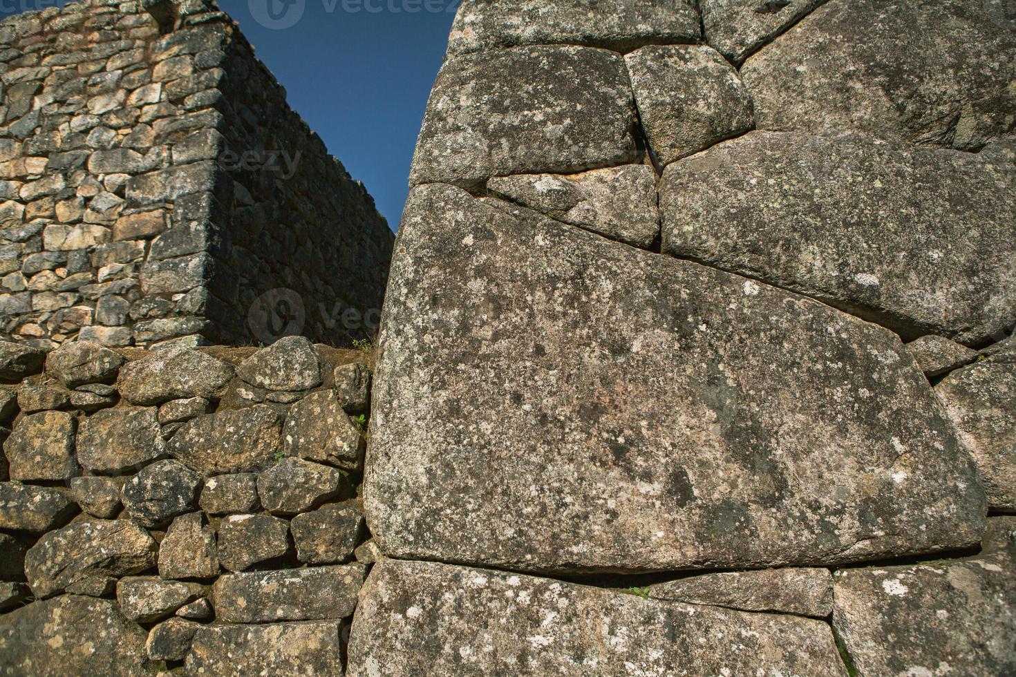 världens under machu picchu i peru. vackert landskap i Andes bergen med inkans heliga stadsruiner. foto