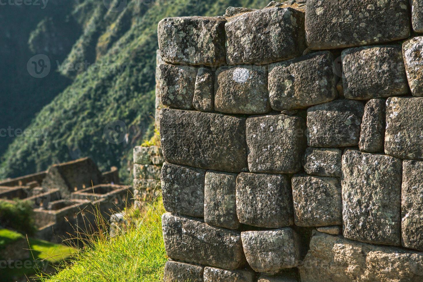 världens under machu picchu i peru. vackert landskap i Andes bergen med inkans heliga stadsruiner. foto