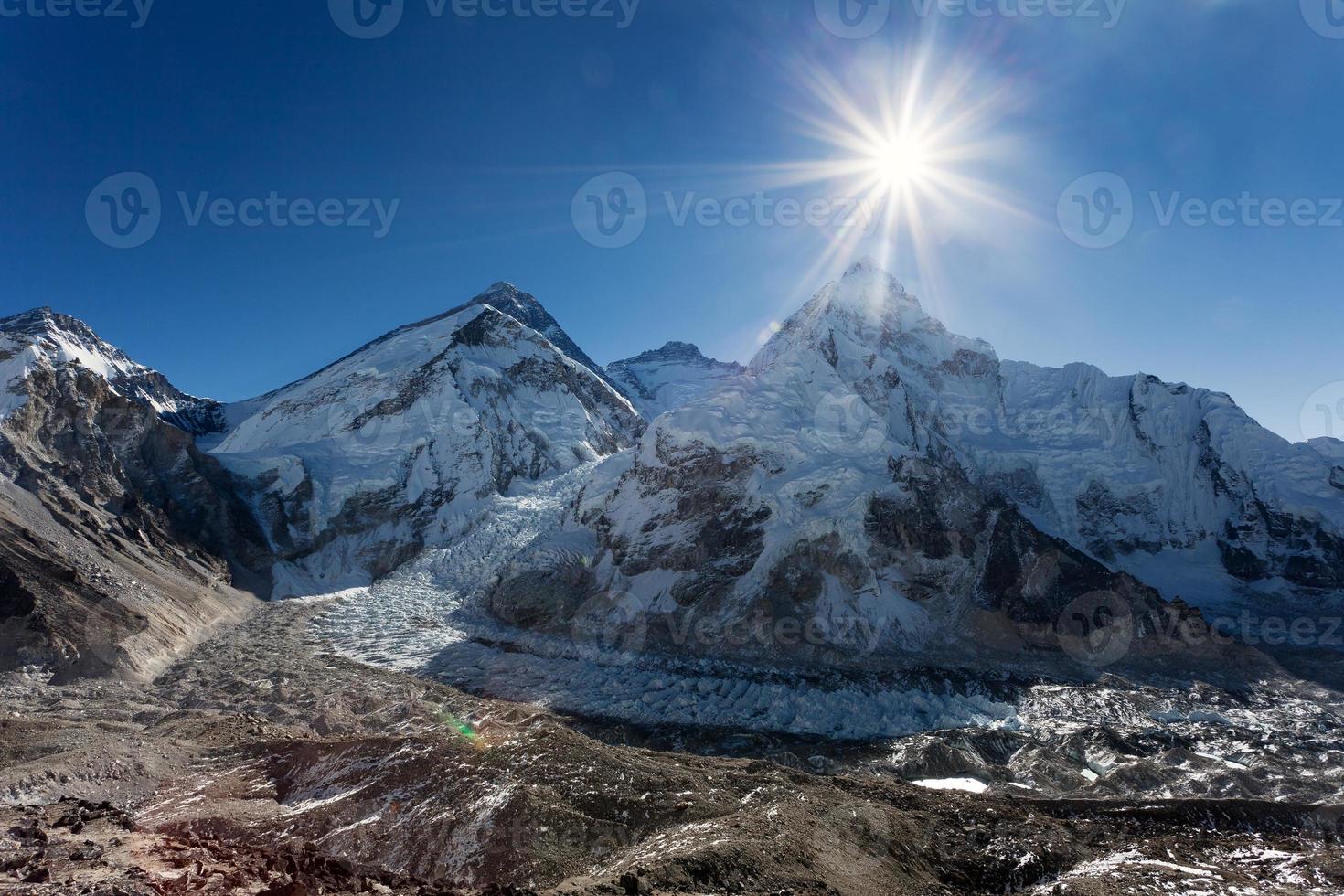 morgonsol ovanför Mount Everest, lhotse och Nuptse foto