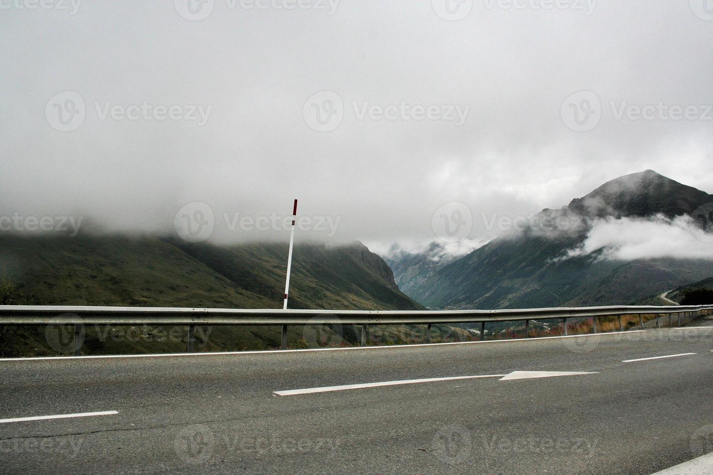 utsikt över Pyrenéerna från den franska sidan foto