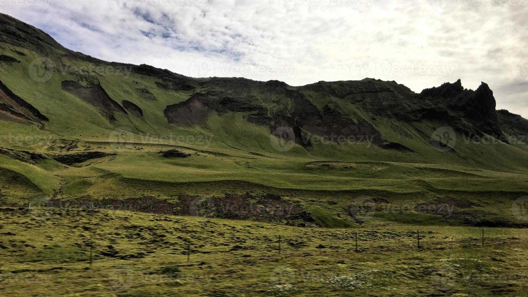 islandskap nära jokulsarlon glaciärlagunen foto