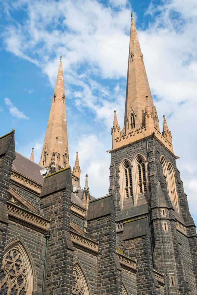 saint patrick cathedral den största kyrkan i melbourne, australien. foto