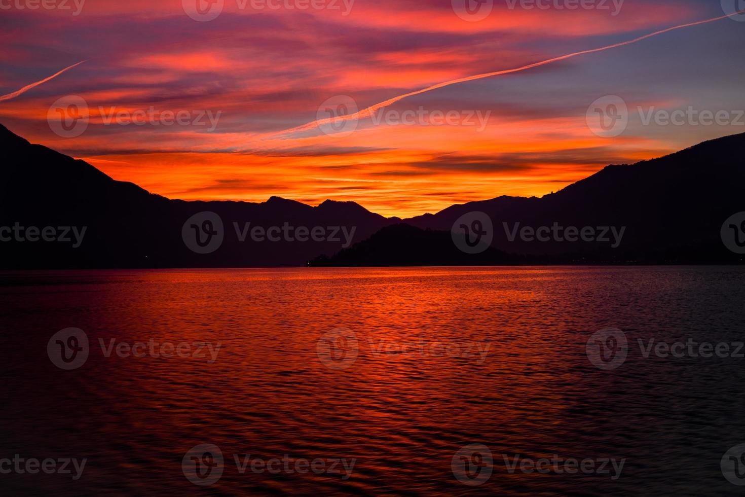 2021 12 30 como solnedgång vid sjön foto