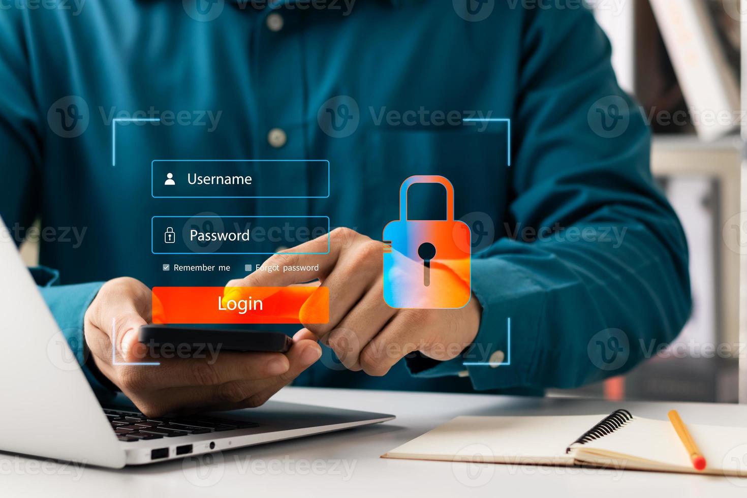 cybersäkerhet och integritetskoncept för att skydda data. låsikon och internetnätverkssäkerhetsteknik. affärsmän som skyddar personuppgifter på bärbara datorer och virtuella gränssnitt. foto