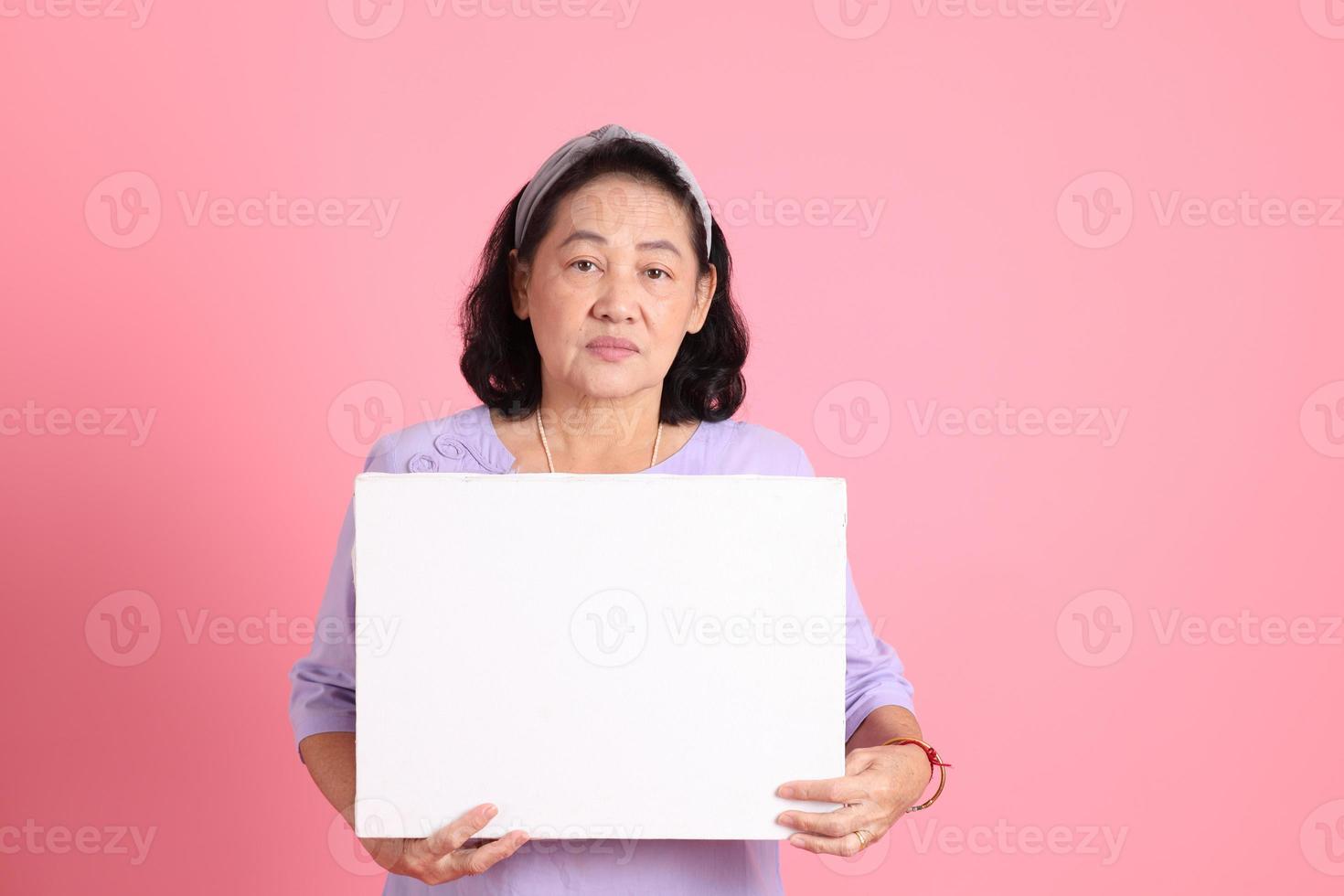 senior asiatisk kvinna foto