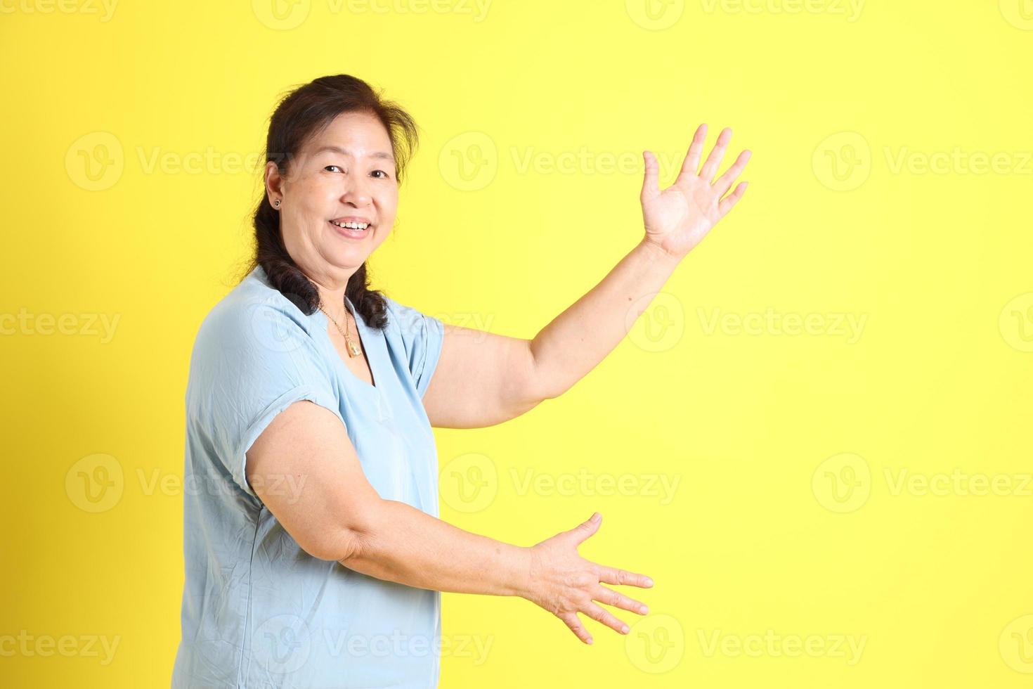 asiatisk senior kvinna foto