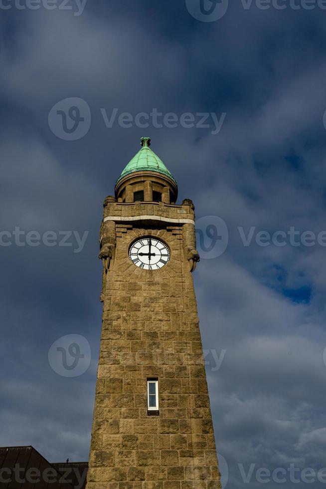 landningsbroar torn klocka foto