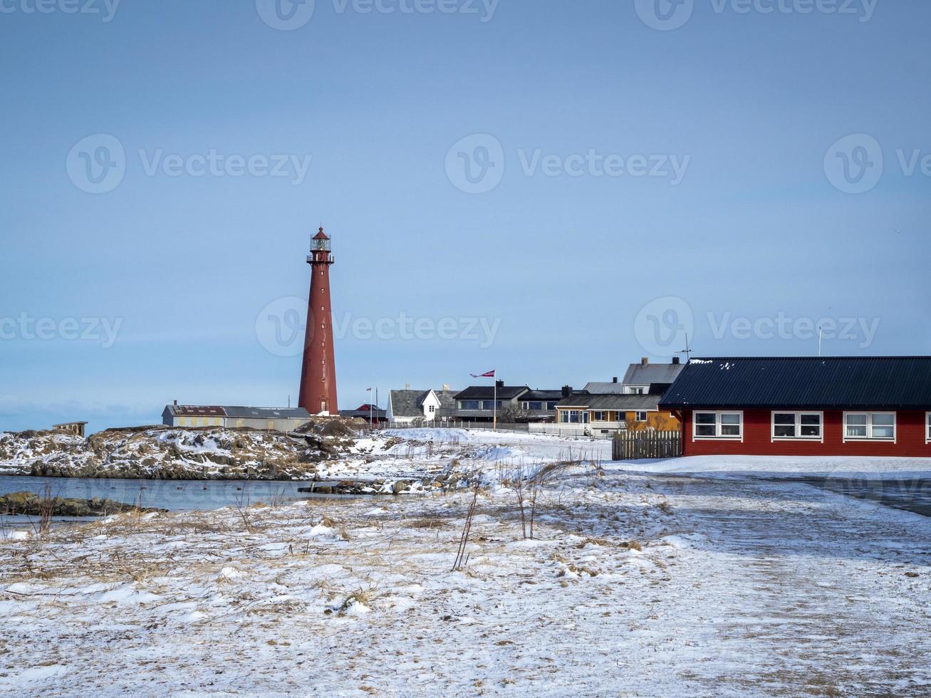 fyr vid andenes i vesteralen, norge, på vintern foto