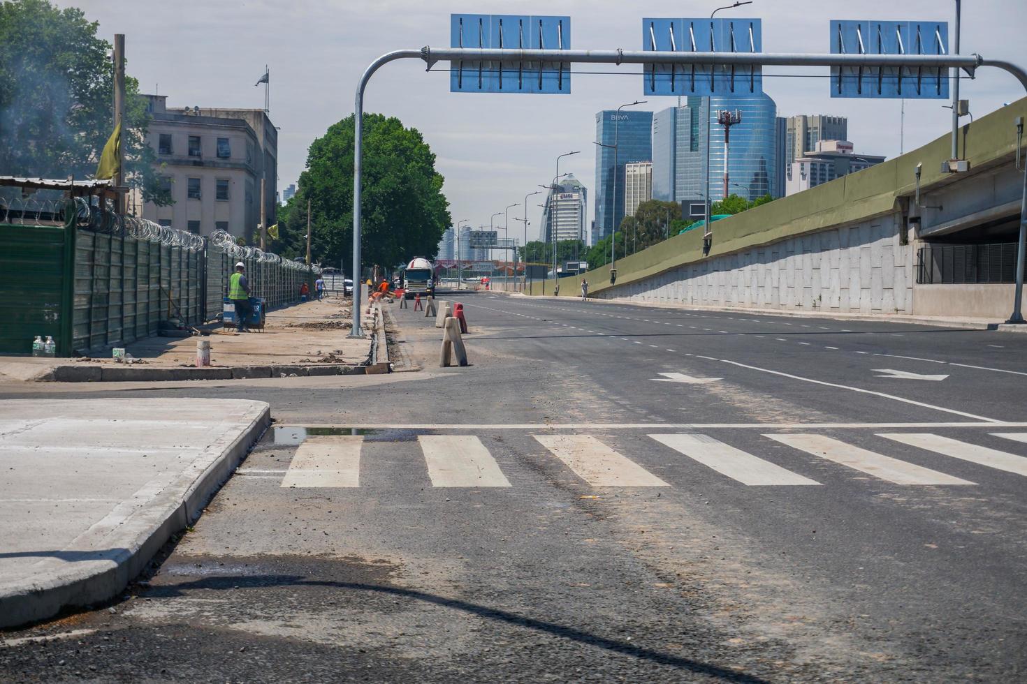 Buenos Aires, Argentina. 2019. stadsreparationer i en tom stad av buenos aires foto