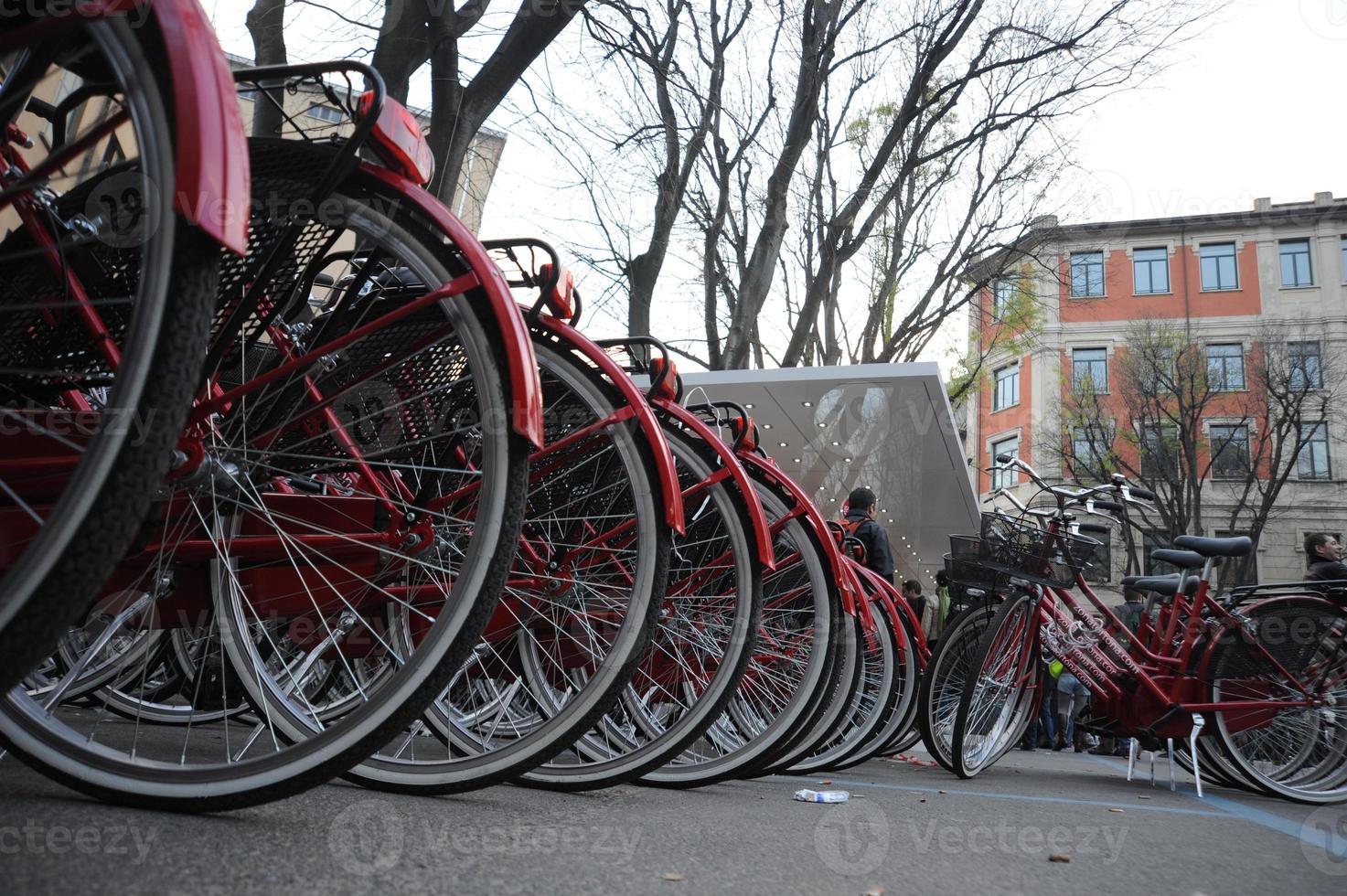 cyklar i parkerade foto