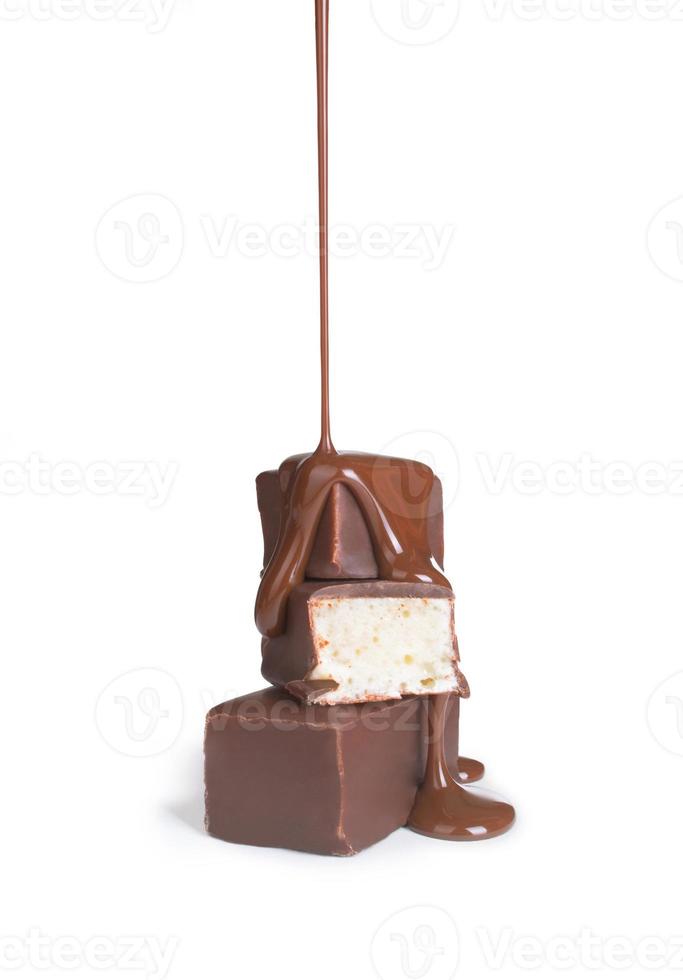 chokladflöde isolerad på vit bakgrund närbild foto