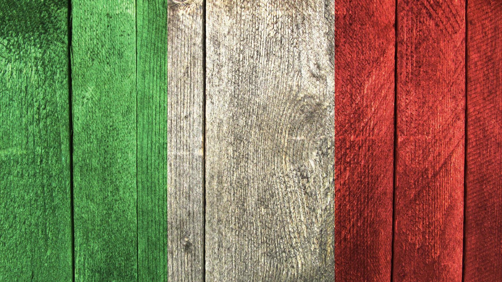 Italiens flagga. Italien flagga på en trä bakgrund foto