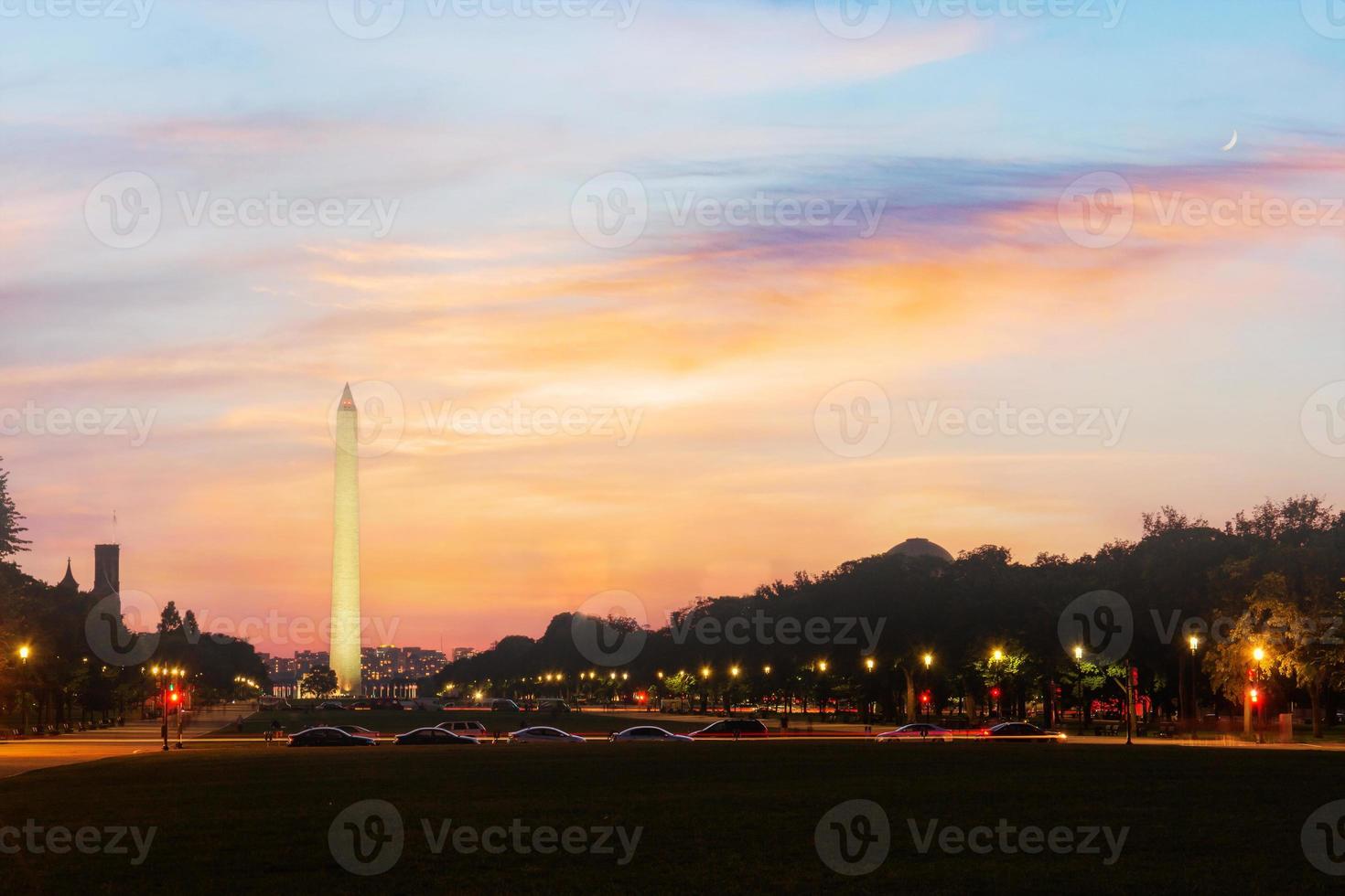 Washington-monumentet vid National Mall på kvällen. washington dc usa. foto