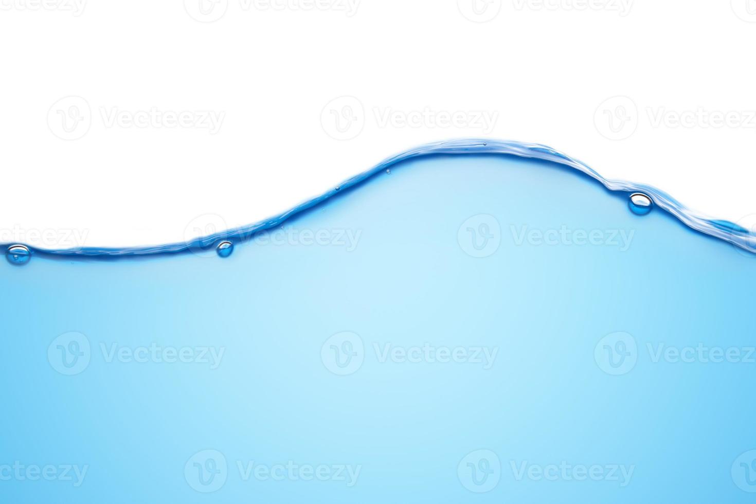 vattnet rör sig i en blå kurva och har luftrening och har en vit bakgrund. foto