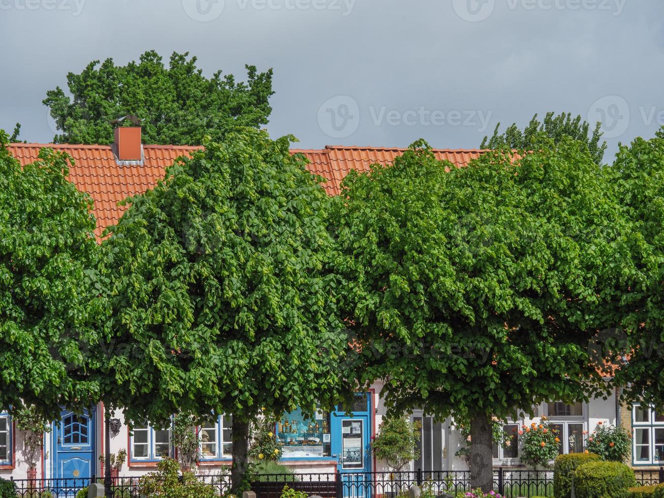 slesvig stad med byn holm foto