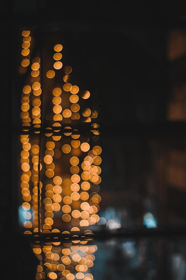 den vackra bokeh-glödlampan på natten. foto