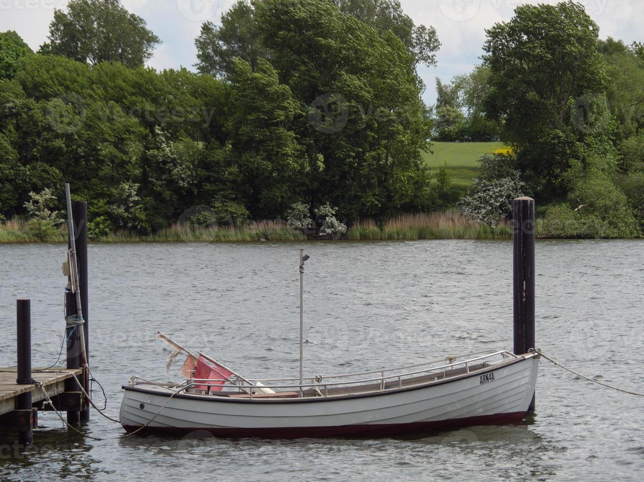 arnis vid floden schlei i tyskland foto