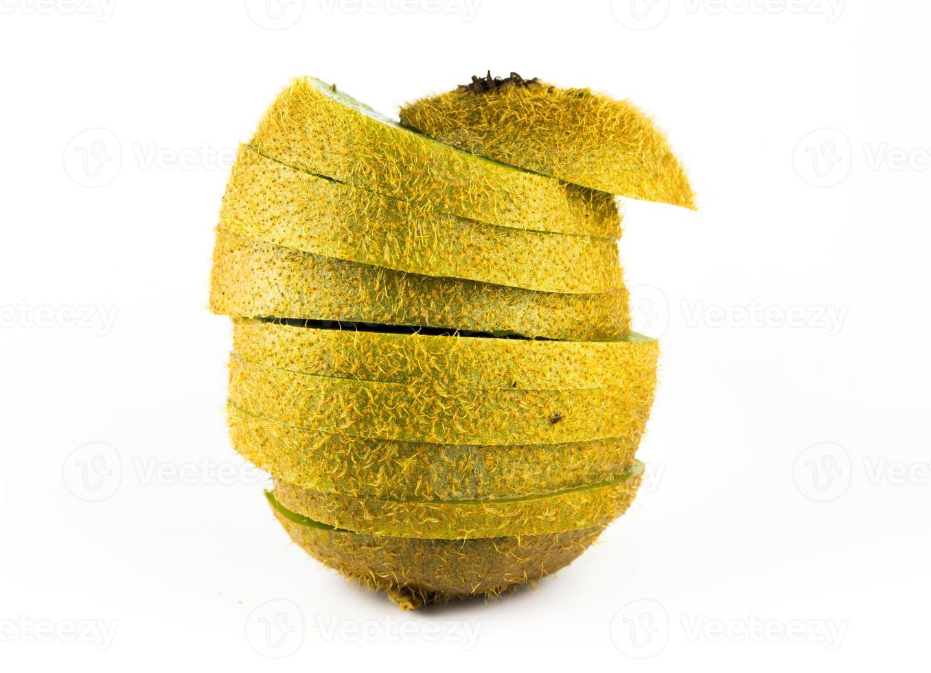 kiwifrukt på vit bakgrund foto